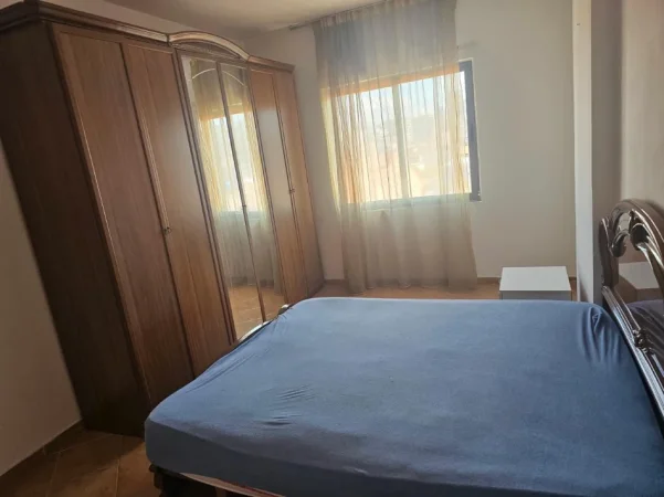 Tirane, jepet me qera apartament 1+1+Ballkon Kati 4, 65 m² 400 € 
