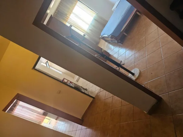 Tirane, jepet me qera apartament 1+1+Ballkon Kati 4, 65 m² 400 € 