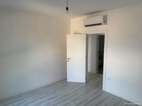 Tirane, jepet me qera zyre Kati 1, 105 m² 850 € (Rruga Filip Jano)