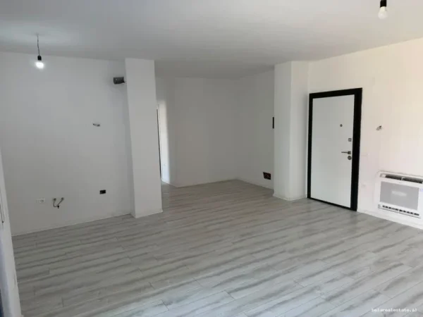 Tirane, jepet me qera zyre Kati 1, 105 m² 850 € (Rruga Filip Jano)