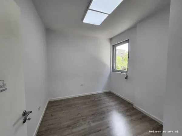 Tirane, jepet me qera zyre Kati 2, 93 m² 740 € (Rruga Sulejman Delvina)