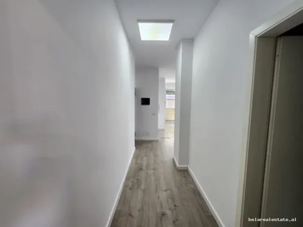 Tirane, jepet me qera zyre Kati 2, 93 m² 740 € (Rruga Sulejman Delvina)