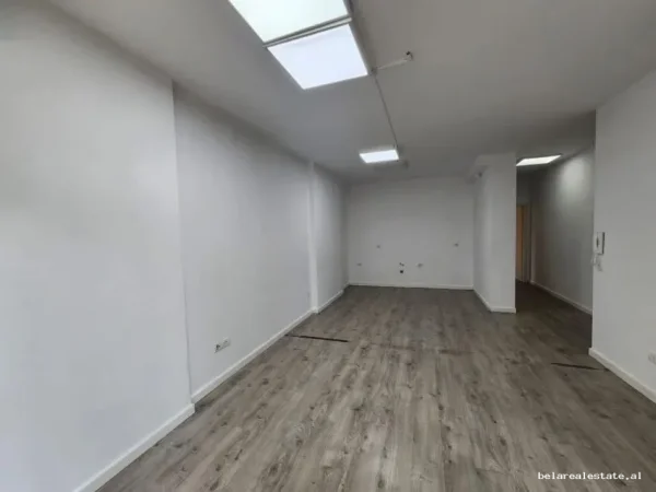 Tirane, jepet me qera zyre Kati 2, 93 m² 740 € (Rruga Sulejman Delvina)