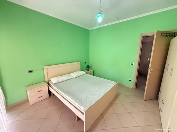Tirane, jepet me qera apartament 1+1 Kati 3, 62 m² 580 € (Rruga Petro Nini Luarasi)