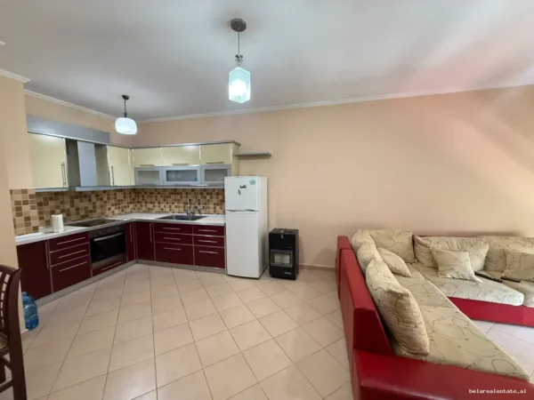 Tirane, jepet me qera apartament 1+1 Kati 3, 62 m² 580 € (Rruga Petro Nini Luarasi)