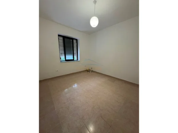 Qera, Apartament 2+1, Rruga Myslym Shyri , Tiranë. 0696069906