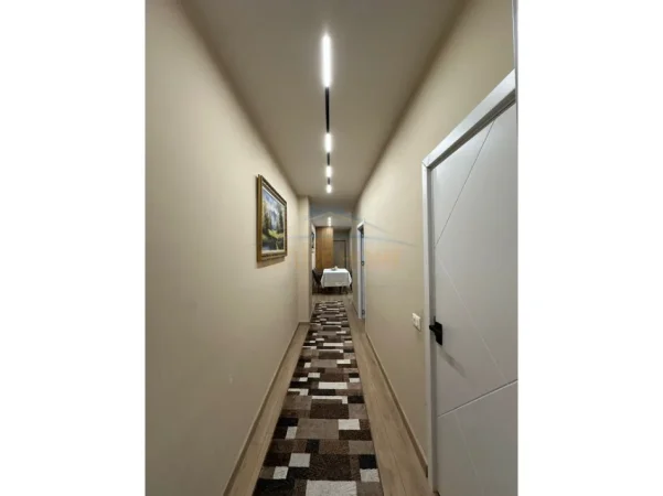 Shitet, Apartament 2+1+2, pranë Restorant Fresku , Fresk 0696069906