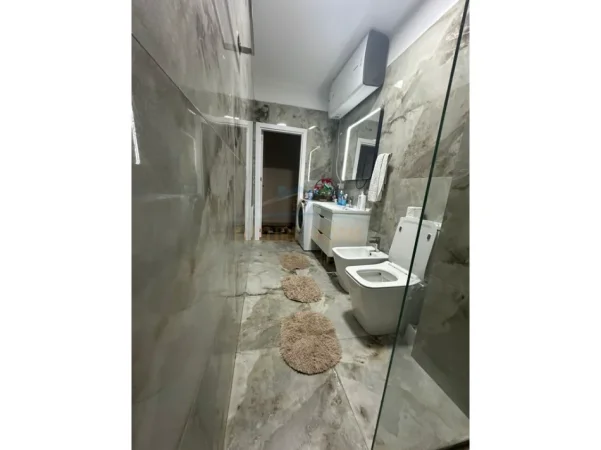 Shitet, Apartament 2+1+2, pranë Restorant Fresku , Fresk 0696069906