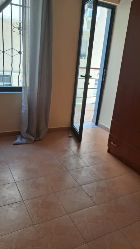Tirane, jepet me qera apartament 2+1 Kati 1, 90 m² 450 € (Kodra e Diellit 1, Rruga Bill Klinton)