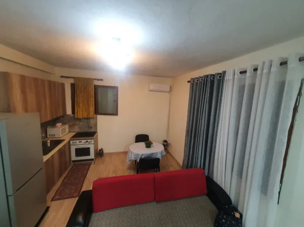 Tirane, jepet me qera apartament 1+1 Kati 1, 65 m² 450 € (Selite, Prane Universitetit Barleti)