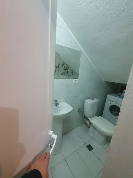 Tirane, jepet me qera apartament 1+1 Kati 1, 65 m² 450 € (Selite, Prane Universitetit Barleti)