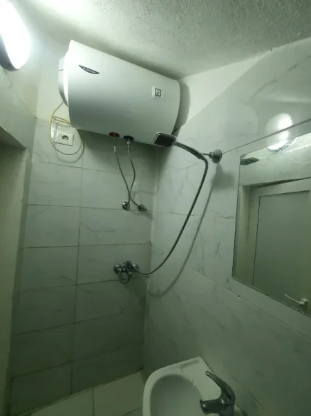 Tirane, jepet me qera apartament 1+1 Kati 1, 65 m² 450 € (Selite, Prane Universitetit Barleti)