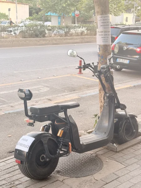 Tirane, shes skuter elektrik “CityCoco , e zeze 350 €