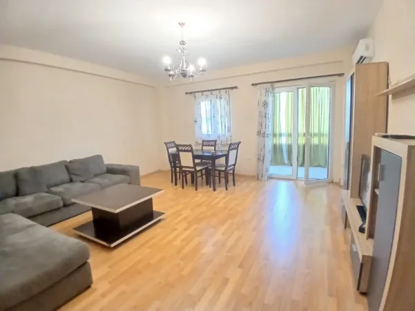 Tirane, jepet me qera apartament 2+1+Ballkon Kati 2, 100 m² 450 € (Kodra e Diellit, Prane Market Cok)