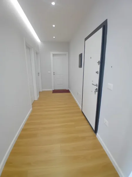 Tirane, jepet me qera apartament 2+1+Aneks+Ballkon Kati 3, 100 m² 350 € (kamez)