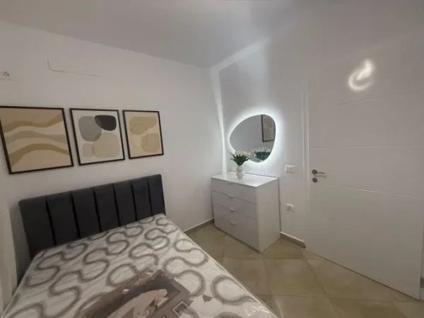 Tirane, jepet me qera apartament 2+1+Aneks+Ballkon Kati 3, 76 m² 800 € (rruga siri kodra)