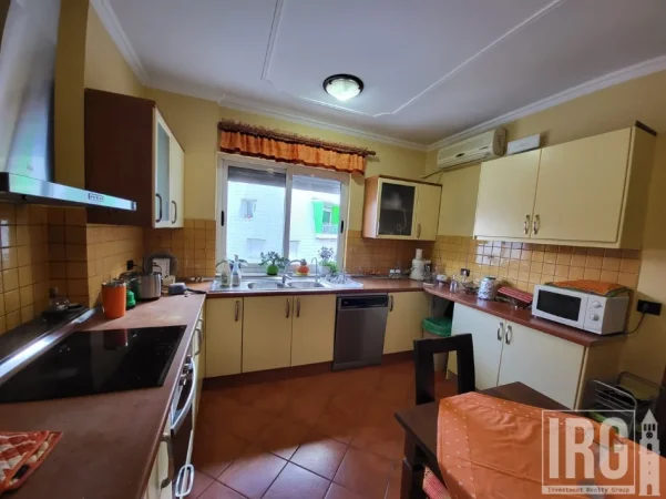 Tirane, jepet me qera apartament 2+1+Aneks+Ballkon Kati 7, 120 m² 800 € (rruga e elbasanit)