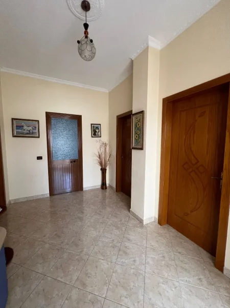 Tirane, jepet me qera shtepi 2+1+Aneks+Ballkon Kati 3, 120 m² 450 € (Rruga Osman Jonuzi Nr.45)