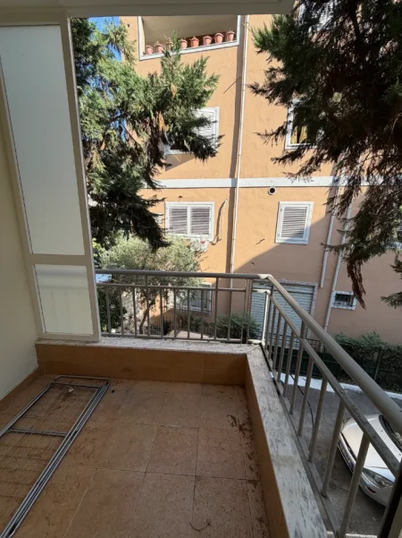 Tirane, jepet me qera nga Pronari, pa-komision apartament 1+1 Kati 2, 50 m² 600 € (Materniteti i Ri)