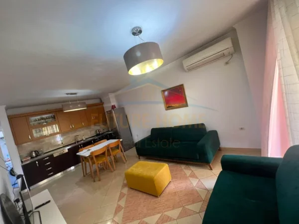 Tirane, jepet me qera apartament 2+1+Ballkon Kati 7, 90 m² 470 € (Unaza e re)
