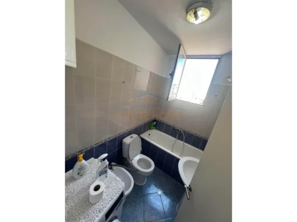 Tirane, jepet me qera apartament 2+1+Ballkon Kati 7, 90 m² 470 € (Unaza e re)