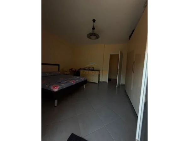 Tirane, jepet me qera apartament 1+1+Ballkon Kati 3, 85 m² 500 € (Kopshti Botanik)