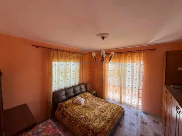 Tirane, jepet me qera apartament 2+1+Ballkon Kati 2, 333 m² 850 € (Sauk)