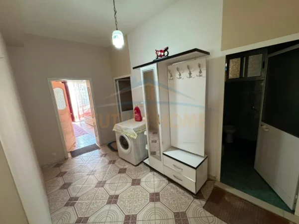 Tirane, jepet me qera apartament 2+1+Ballkon Kati 2, 333 m² 850 € (Sauk)