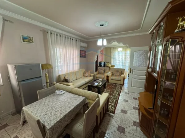 Tirane, jepet me qera apartament 2+1+Ballkon Kati 2, 333 m² 850 € (Sauk)