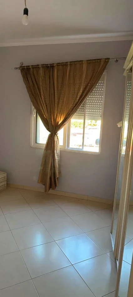 Tirane, jepet me qera apartament 3+1+Ballkon Kati 2, 120 m² 400 € (Selite)