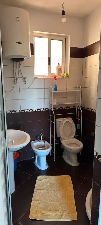 Tirane, jepet me qera apartament 3+1+Ballkon Kati 2, 120 m² 400 € (Selite)
