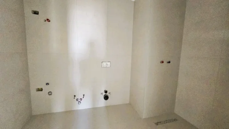 Tirane, shitet apartament 2+1+Aneks+Ballkon Kati 5, 109 m² 326.400 € (Rruga Kavajes)