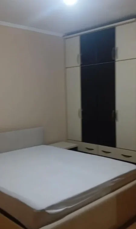Tirane, jepet me qera apartament 1+1 Kati 5, 65 m² 400 € (YZBERISHT)