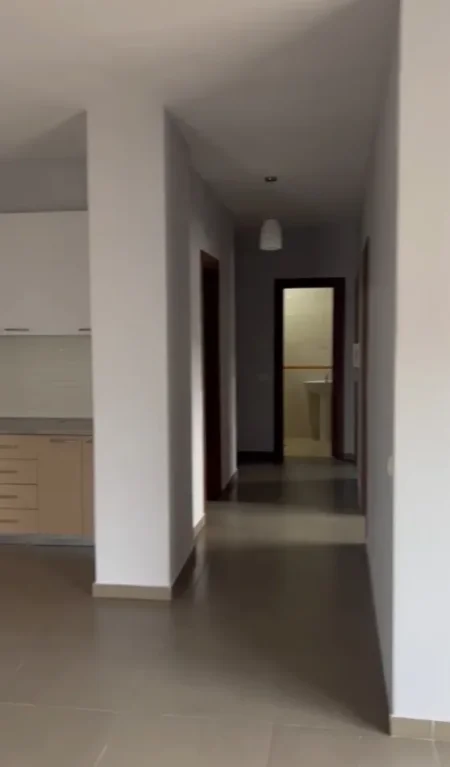 Tirane, jepet me qera apartament 2+1 Kati 8, 135 m² 450 € (AMERICAN 3)