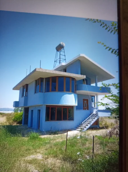 Lushnje, shes shtepi dy kat 220m2 + toke 1500 m2, 90.000 Euro (Krutje, Zhym)