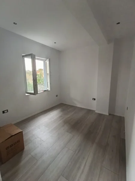 Tirane, jepet me qera apartament 2+1 Kati 1, 70 m² 550 € (Porcelani)
