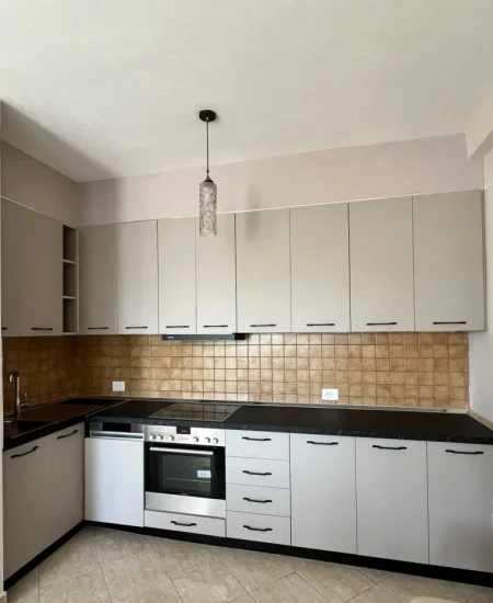 Tirane, jepet me qera apartament 2+1 Kati 6, 86 m² 450 € (Ish Tregu Elektrik)