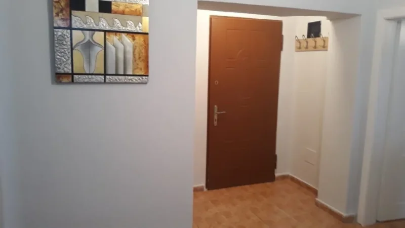 Tirane, jepet me qera apartament 1+1 Kati 3, 74 m² 450 € (Medrese)