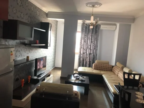 Tirane, jepet me qera apartament 2+1 Kati 4, 95 m² 600 € (Medreseja)