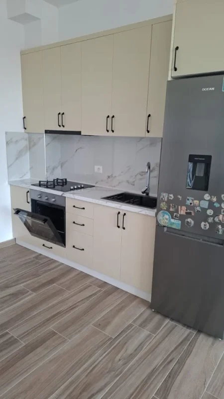 Tirane, jepet me qera apartament 1+1 Kati 1, 55 m² 300 € (QTU (Qendra Tregtare Univers))