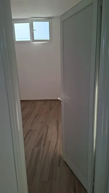 Tirane, jepet me qera apartament 1+1 Kati 1, 55 m² 300 € (QTU (Qendra Tregtare Univers))
