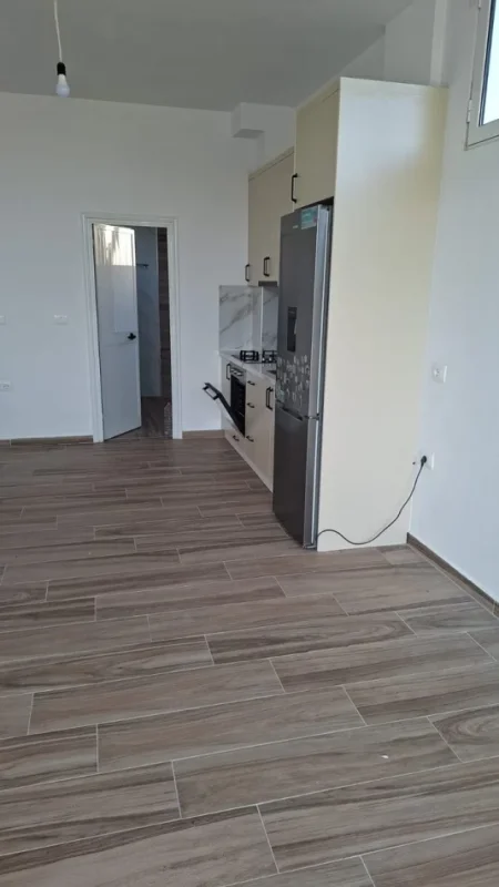 Tirane, jepet me qera apartament 1+1 Kati 1, 55 m² 300 € (QTU (Qendra Tregtare Univers))