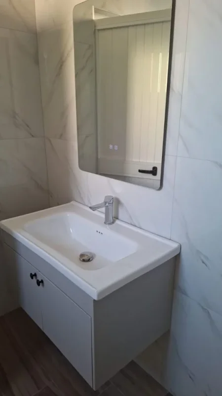 Tirane, jepet me qera apartament 1+1 Kati 1, 55 m² 300 € (QTU (Qendra Tregtare Univers))