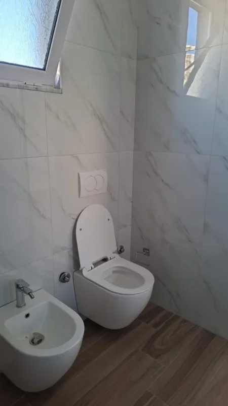 Tirane, jepet me qera apartament 1+1 Kati 1, 55 m² 300 € (QTU (Qendra Tregtare Univers))