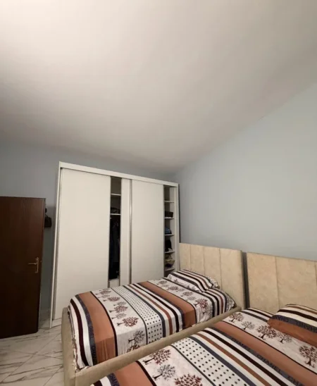 Tirane, jepet me qera apartament 2+1 Kati 2, 100 m² 500 € (Casa Italia)
