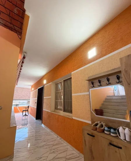 Tirane, jepet me qera apartament 2+1 Kati 2, 100 m² 500 € (Casa Italia)