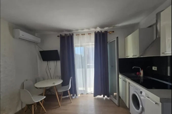 Tirane, jepet me qera apartament Studio Kati 4, 38 m² 440 € (Kryqezimi i 21 Dhjetorit)
