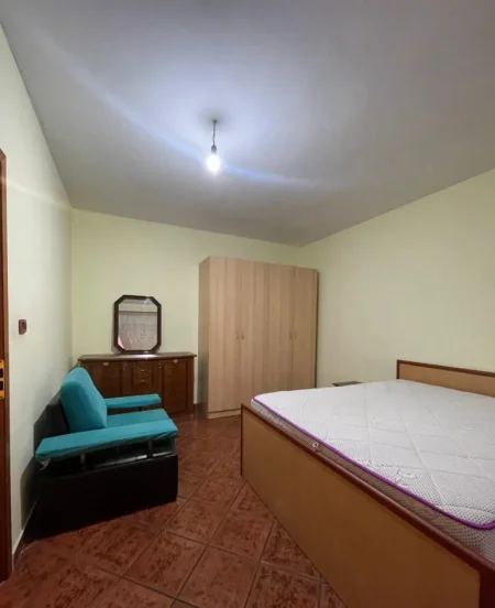 Tirane, jepet me qera apartament 2+1 Kati 2, 110 m² 450 € (Rruga 5 Maji)