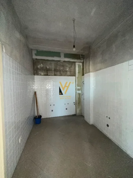 Tirane, jepet me qera ambjent biznesi Kati 0, 750 m² 2.150 € (AUTOSTRADA TIRANE-DURRES)