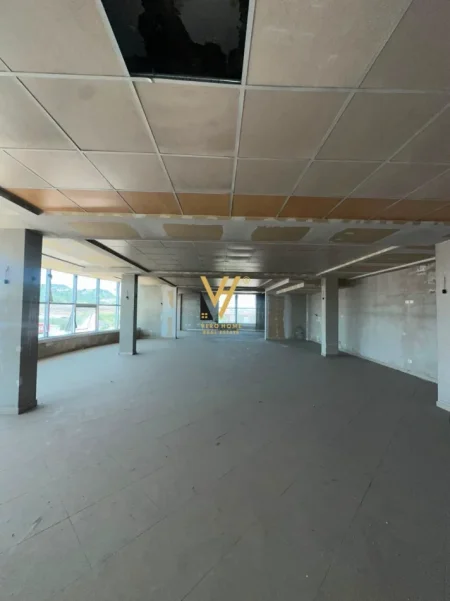 Tirane, jepet me qera ambjent biznesi Kati 0, 750 m² 2.150 € (AUTOSTRADA TIRANE-DURRES)